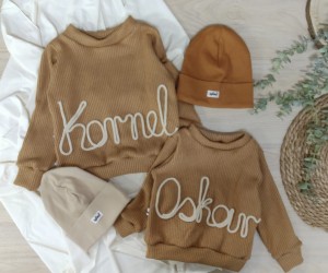 Sweterek KLASYCZNY personalizowany - karmel