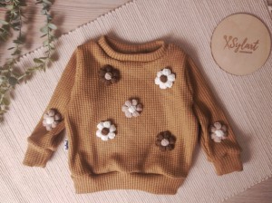 Sweterek kwiatki beżowy mix- karmel