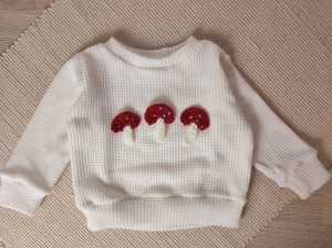 Sweterek 3 MUCHOMORKI- ecru  