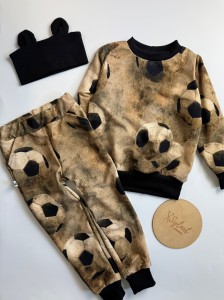 Dres piłki na beżu 